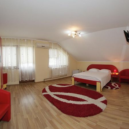 Hotel Martisorul Качика Экстерьер фото