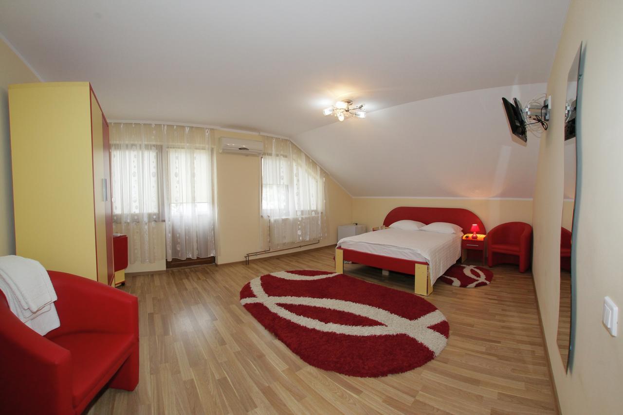 Hotel Martisorul Качика Экстерьер фото