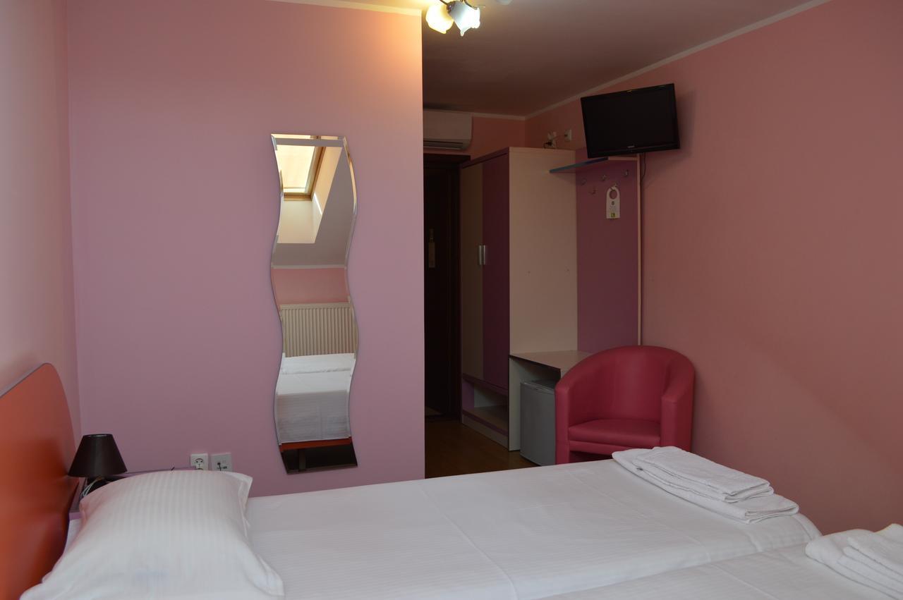 Hotel Martisorul Качика Экстерьер фото